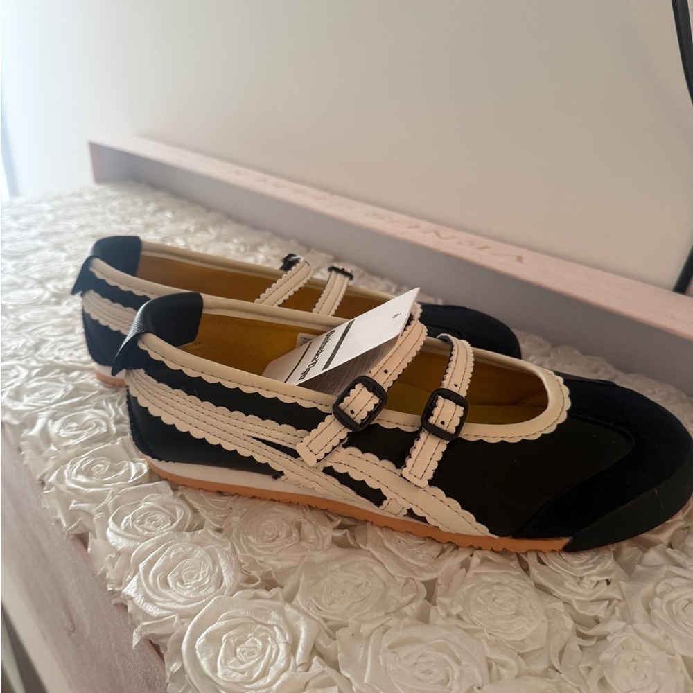 Onitsuka Tiger by Asics Women's Black and White Flats - Picture 6 of 7
